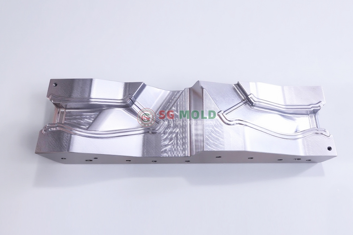 Non-standard plastic mold core fabrication